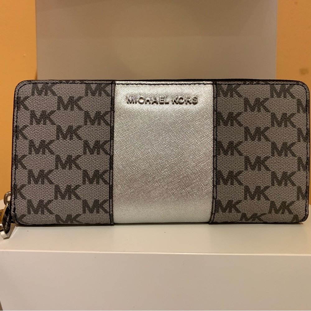 Michael Kors Wristlet/Wallet Silver and Gray